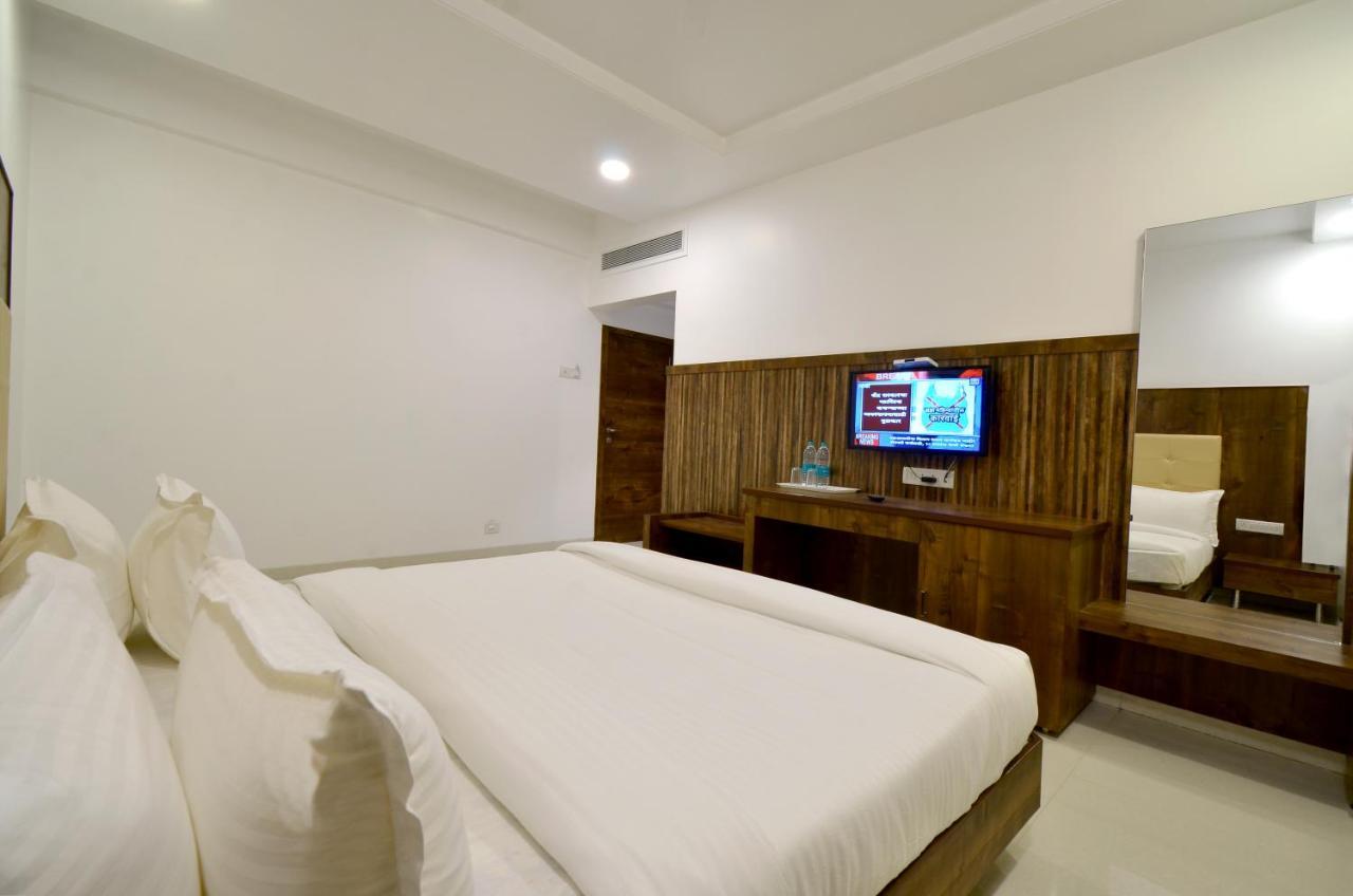 Hotel Dwarka Park Shirdi Extérieur photo