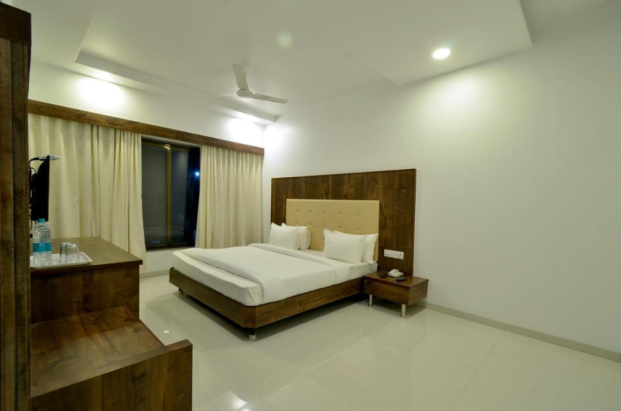 Hotel Dwarka Park Shirdi Extérieur photo